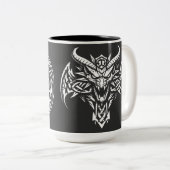 Tasse 2 Couleurs Emblème Dragon Celtique par BurnsInHell (Devant droit)