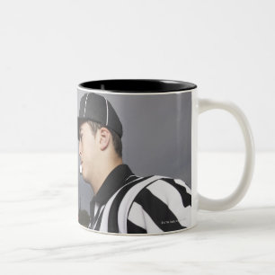 Tasse 2 Couleurs Entraîneur hurlant à l'arbitre