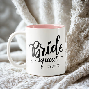 Tasse 2 Couleurs Équipe de mariée' écriture noire moderne personnal