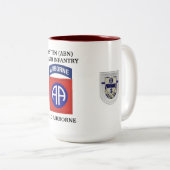 Tasse 2 Couleurs ęr INFANTERIE de MILLIARD la 325TH ATTAQUENT (Devant droit)