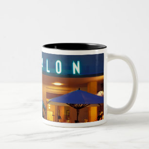 Tasse 2 Couleurs États-Unis, Floride, Miami, South Beach la nuit.