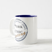 Tasse 2 Couleurs Éthique de travail : Retraité (Devant gauche)