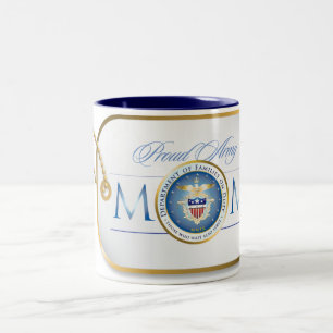 Tasse 2 Couleurs Étiquette de chien fière bleue de maman d'armée