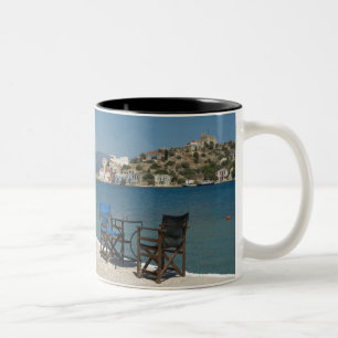 Tasse 2 Couleurs Europe, Grèce, Kastellorizo : chaises au bord