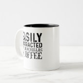 Tasse 2 Couleurs Facilement Distrait De Chinchillas Et Café (Devant gauche)