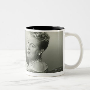 Tasse 2 Couleurs Femme s'asseyant dans la chaise