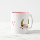 Tasse 2 Couleurs Fer à cheval avec fleurs et monogramme (Devant droit)