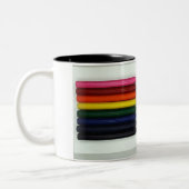 Tasse 2 Couleurs Fierté arc-en-ciel avec crayons (Gauche)