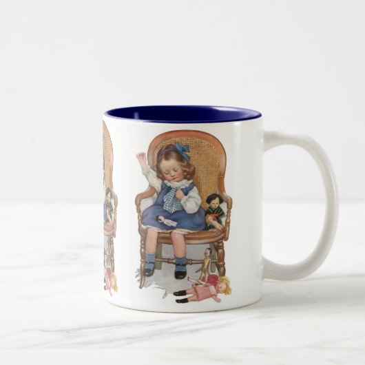Tasse 2 Couleurs Fille cousant des poupées (Droit)