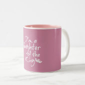 Tasse 2 Couleurs Fille du roi Citation de la Bible rose (Devant droit)