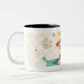 Tasse 2 Couleurs Fille s'asseyant sur la chaise, étudiant (Gauche)