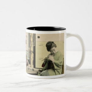 Tasse 2 Couleurs Filles japonaises jouant la cannelure, le "koto"