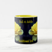 Tasse 2 Couleurs Fleur de rose jaune personnalisée (Centre)
