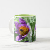 Tasse 2 Couleurs Fleur Pasque violet personnalisée (Devant gauche)