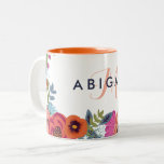 Tasse 2 Couleurs Fleurs Boho - Nom et monogramme<br><div class="desc">Tasse blanche imprimée avec des arrangements de fleurs dessinés à la main en rose chaud,  orange,  rouge corail et blanc. Ajoutez votre monogramme et votre nom.</div>