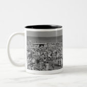 Tasse 2 Couleurs Foule sur la plage (Gauche)