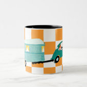 Tasse 2 Couleurs Frapper la route ouverte 1 (Centre)