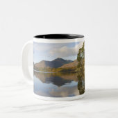 Tasse 2 Couleurs Friars Crag, Derwentwater, Lake District, (Devant gauche)