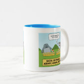 Tasse 2 Couleurs Funny Sharks and Manatee Social Distancing (Devant droit)