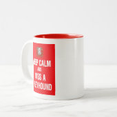 Tasse 2 Couleurs Gardez le lévrier calme de baiser (Devant gauche)