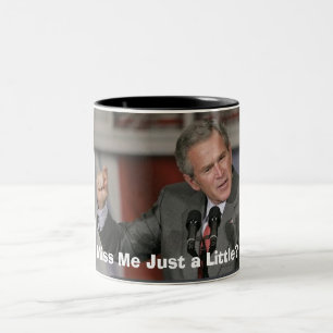 Tasse 2 Couleurs George Bush/Mlle Me Un Peu ?
