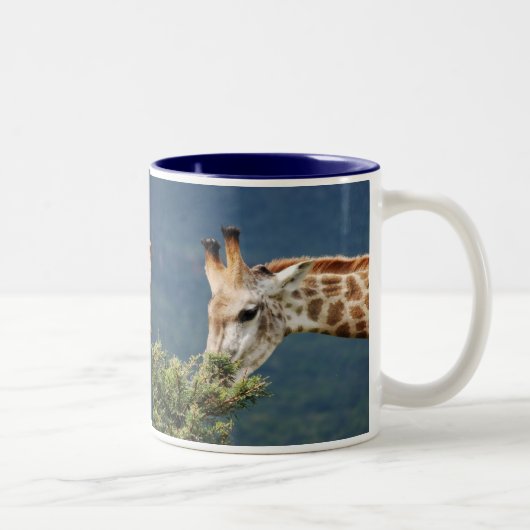 Tasse 2 Couleurs Giraffe mangeant un peu de feuille (Droit)