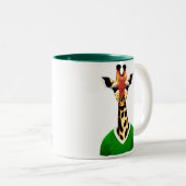 Tasse 2 Couleurs Giraffe mignonne portant un pull vert (Devant droit)