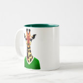 Tasse 2 Couleurs Giraffe mignonne portant un pull vert (Devant gauche)