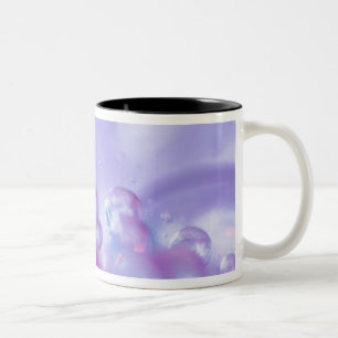 Tasse 2 Couleurs Gouttes de rosée sur un pétale de fleur abstrait.
