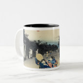 Tasse 2 Couleurs Goyu : Serveuses sollicitant des voyageurs (Devant gauche)