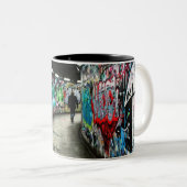 Tasse 2 Couleurs Graffiti de métro (Devant droit)