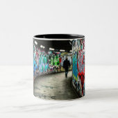 Tasse 2 Couleurs Graffiti de métro (Centre)