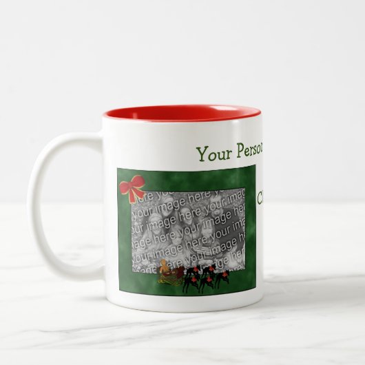Tasse 2 Couleurs Greyhounds Pulling Sleigh Photo de Noël (Gauche)