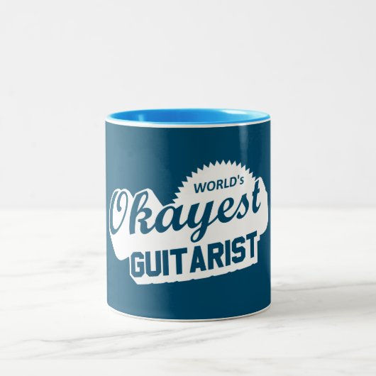 Tasse 2 Couleurs Guitariste le plus Okayest du monde (Centre)