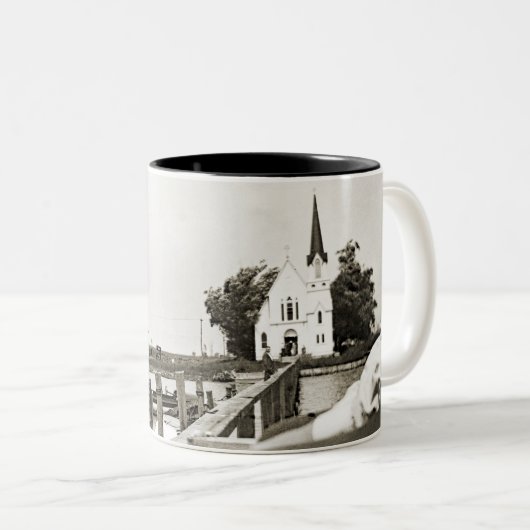 Tasse 2 Couleurs Harsens Island Michigan St Marks Church 1925 vue (Devant droit)
