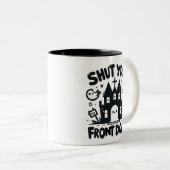 Tasse 2 Couleurs Haunted Castle – “Shut Your Front Door” (Devant droit)
