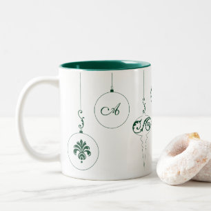 Tasse 2 Couleurs Hiver Vert Monogramme Bauble Ornements