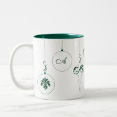 Tasse 2 Couleurs Hiver Vert Monogramme Bauble Ornements (Gauche)