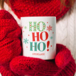 Tasse 2 Couleurs Ho Ho Noël Monogramme Vert Rouge<br><div class="desc">Cette tasse de Noël Ho Ho Ho pour avoir apporté l'esprit de fête. Customisez la tasse avec votre nom pour un cadeau ou vous-même.</div>