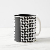 Tasse 2 Couleurs Houndstooth enveloppé dans la prudence (Devant droit)