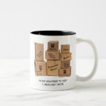 Tasse 2 Couleurs Humour mobile de géologue<br><div class="desc">N'offrez jamais pour aider un géologue à déplacer - le texte sous le graphique des boîtes en carton empilées marquées en tant que contenir de diverses sortes de roches.</div>