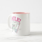 Tasse 2 Couleurs Hygiéniste dentaire de dentiste (Devant gauche)