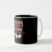 Tasse 2 Couleurs I Never Quilt Alone (Devant droit)