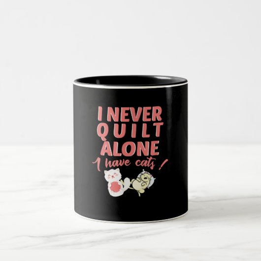 Tasse 2 Couleurs I Never Quilt Alone (Centre)