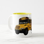 Tasse 2 Couleurs Illustration d'un autobus scolaire (Devant gauche)
