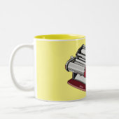 Tasse 2 Couleurs Illustration d'un fabricant de pâtes alimentaires (Gauche)