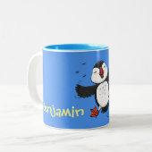 Tasse 2 Couleurs Illustration d'un macareux volant mou (Devant gauche)