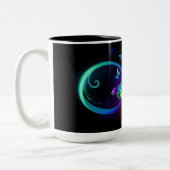 Tasse 2 Couleurs Infini vibrant avec papillon arc-en-ciel sur noir (Gauche)