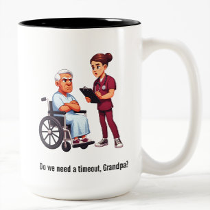 Tasse 2 Couleurs Infirmière face à un patient âgé imbu de lui-même