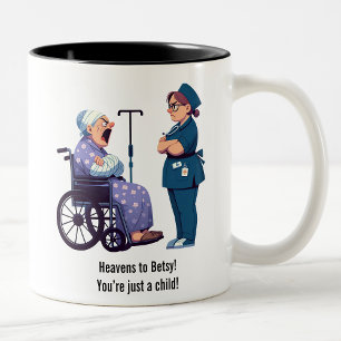 Tasse 2 Couleurs Infirmière Face-Off Avec Granny Fatigué